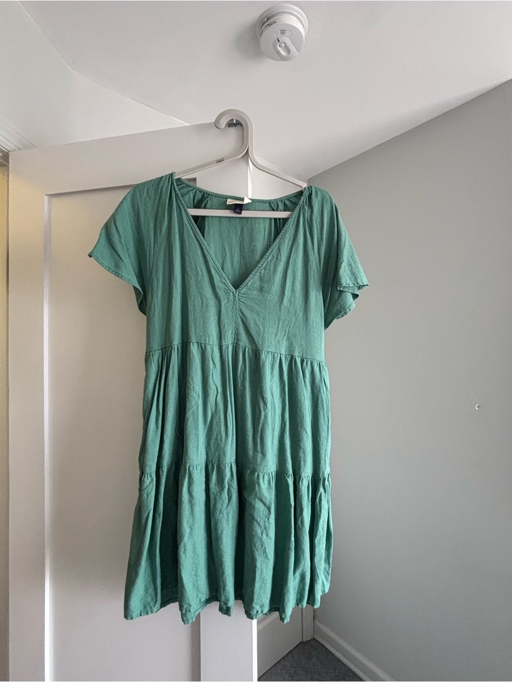 Universal Thread Women’s Sage Green Tiered V-Neck Dress